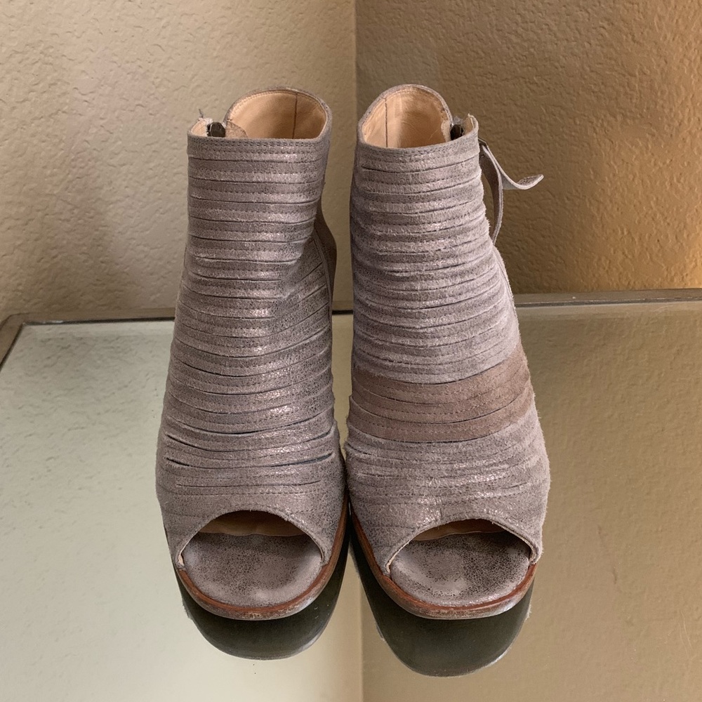 Paul Green Cayanne leather peep toe booties